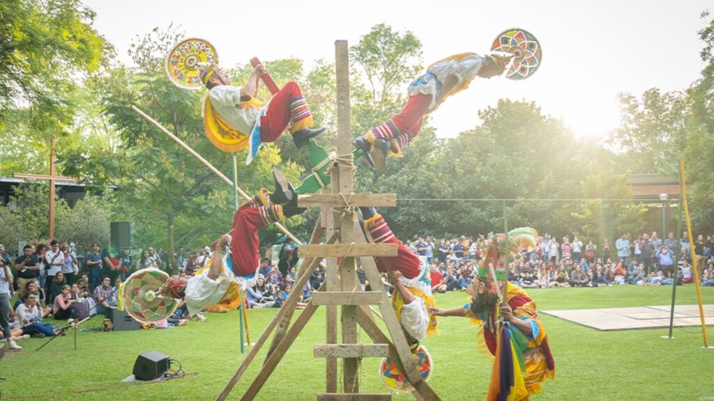 Cómo organizar un festival cultural - Escena baile